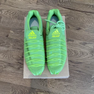 PALACE x ADIDAS x Y3 YUUTO - LÄGG BUD  PALACE x ADIDAS x Y3 YUUTO Release november 22 Brand new Retail: 4000kr sold out Resell: 5000kr+