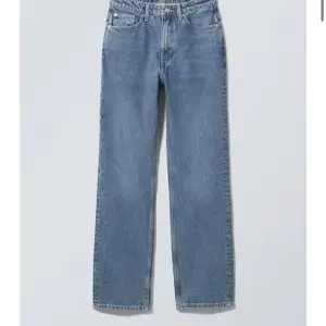 Säljer dessa jättefina jeans då dem inte alls satt som jag tänkt😓  Helt nya och jättefint färg 