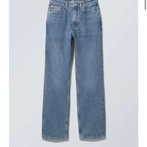 Voyage jeans - Säljer dessa jättefina jeans då dem inte alls satt som jag tänkt😓  Helt nya och jättefint färg 