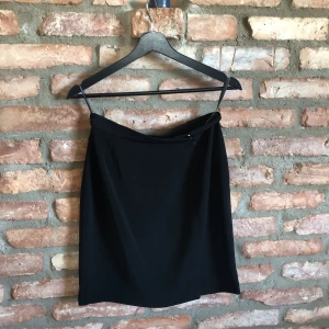 Pennkjol MariPhilippe - En enkel rak pennkjol från MariPhilippe i storlek 38