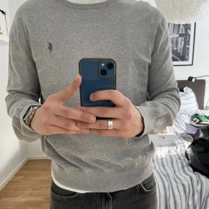 Polo Ralph Lauren - Polo Ralph lauren tröja. Nypris 1499kr Liten i storlek. Storlek L men passar M perfekt