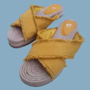 Fina bohemiska sandaler, köpta här på plick. Säljer då den tyvärr var för små för mig, super bra skick🌞🪴