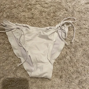 Bikini  - En fin bikini underdel med snörning 