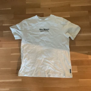 new balane tee - new balance tröja med skit coolt tryck på baksidan🤞🏽