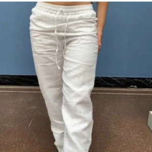 Linnebyxor designbysi - Säljer mina linnebyxor från designbysi!! Stolek xs-xxs med extra längd (långa i benen)⭐️säljer då de inte passar längre o jag köpt nya 😇 pris kan diskuteras 