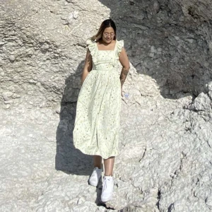 Sommarklänning  - Fin sommarklänning som bara blev använd 1 gång 🌸   Pälsdjur finns i hemmet 🐕🐈  Skickar paketet dagen efter betalning är gjord 📮