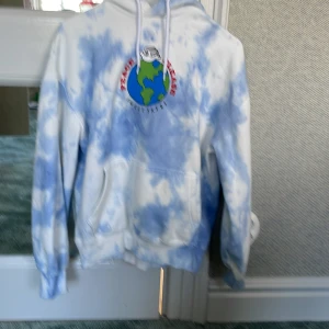 Hoodie - Snygg hoodie använd Max 5 gånger.