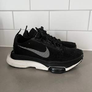 Nike air zoom-type Nypris 1600kr Använd fåtal gånger. Som nya.