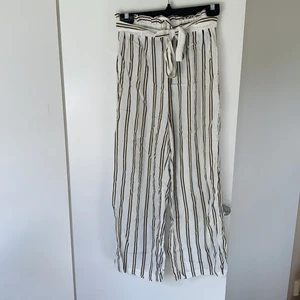 Sköna byxor  - Lätta, tunna byxor att bära på våren och sommaren med ett väldigt skönt material