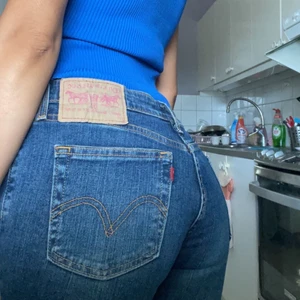levi’s low flare jeans 519 - levi’s low flare jeans, står ingen storlek men passar mig som brukar ha s. ganska korta så tror ej att de skulle passa nån över 165 typ. skriv gärna privat innan ni trycker på köp direkt 💌 budgivning om många intresserade 