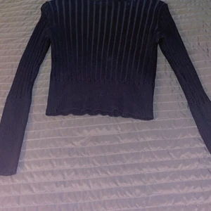 Zara High neck - Säljer den tröjan från zara fick den som present men den passa inte mig skriv gärna om du är intresserad 💕