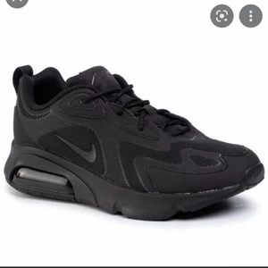 Nike Air Max 200 - Dessa snygga sneakers som är i hyfsat skick säljs nu pga av att de inte passar😊 De är i storlek 42,(27 cm) och de är slutsålda överallt , Hör av dig vi minsta fundering💭 priset är diskuterbart 