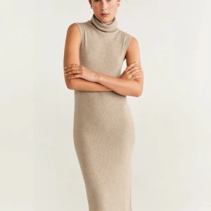 Mango klänning - Stickad klänning i Wool Blend ifrån Mango, storlek M. Oanvänd 🧡