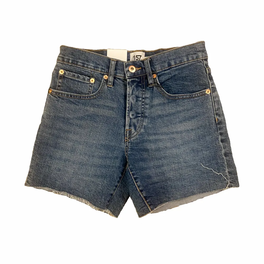 Snygga blåa jeansshorts från lager 157, aldrig använda och går att vika upp dem om man vill! 💙 DM vid frågor osv! ❗️Tryck ej på köp direkt ❗️. Shorts.