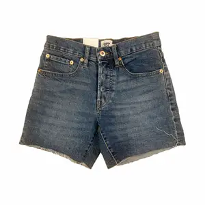 Snygga blåa jeansshorts från lager 157, aldrig använda och går att vika upp dem om man vill! 💙 DM vid frågor osv! ❗️Tryck ej på köp direkt ❗️