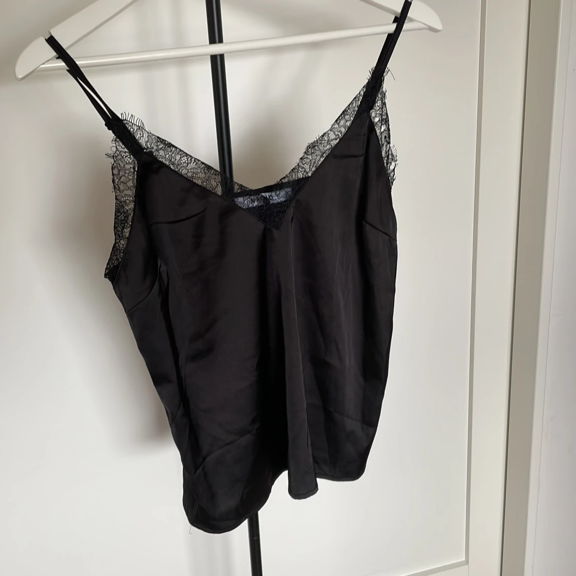 Svart Linne med spets 