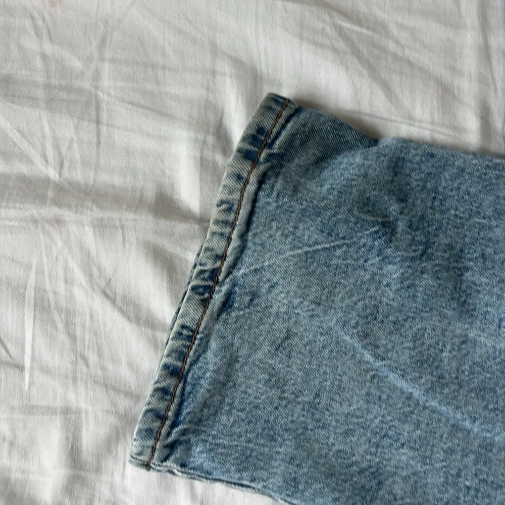 Andvända 1 gång men nu blivit försmå,om nån är intresserad kontakta för mer bilder💞. Jeans & Byxor.