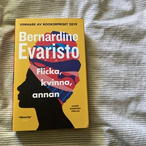 Flicka, kvinna, annan av Bernadine Evaristo - Inbunden upplaga av Flicka, kvinna, annan av Bernadine Evaristo. Pris inkl frakt 