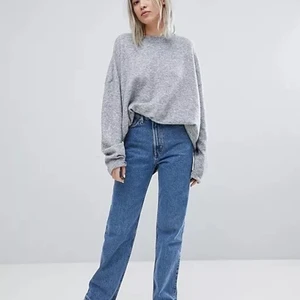 Weekday rowe straight jeans - Säljer mina weekday rowe straight jeans som Tyvär är för tighta för mig nu💞