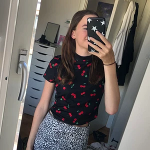 T-shirt - T-shirt från shein. Aldrig använd. Frakt tillkommer på 26kr