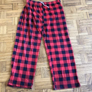 Röd svarta byxor - Har använt 2 gånger och är tvättad o redo att färdas 