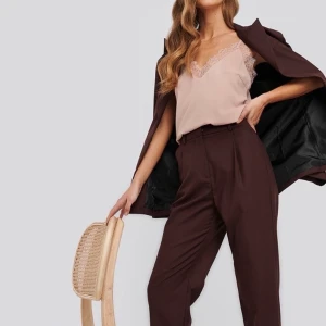 Rosa NA-KD topp strl 36 - Toppen skick då den få gånger har använts och därav säljs💕 de första bilderna är tagna från NA-KDs hemsida