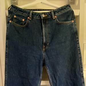 Weekday jeans rowe i strl 31x32. Köpare står för frakt 📦 