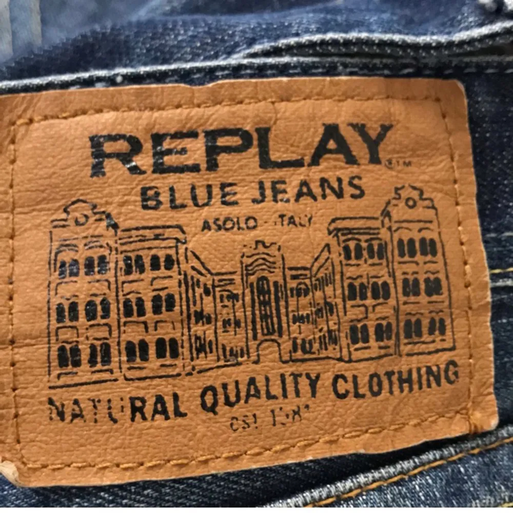 Köpte dessa på Sellpy men dom var tyvärr för små men verkligen assnygga. Skriv för fler bilder eller info!💓💓 Midjemått- 76cm. Jeans & Byxor.