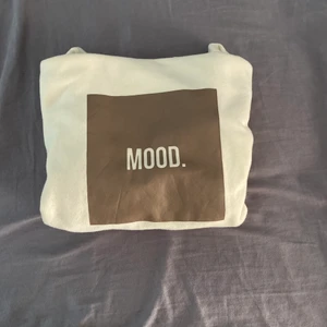 Sweatshirt  - Sweatshirt från newyorker, säljer eftersom den nästan aldrig är använd. Köpt för längesen (tror inte den säljs fortfarande). Dma för fler bilder💕💕