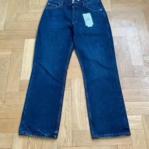 Nya jeans från Zara i storlek 40.