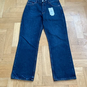 Nya jeans från Zara stl 40 - Nya jeans från Zara i storlek 40.