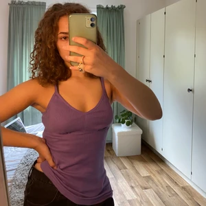 Lila linne - Linne köpt på second hand💓 jag är m men passar nog xs-l, stretchigt material:))