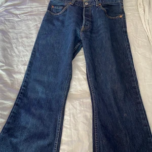 Levis jeans - Säljer dessa snygga bootcut/flare Levis jeans för dom har börjat bli för små, använt ca 3 ggr. 