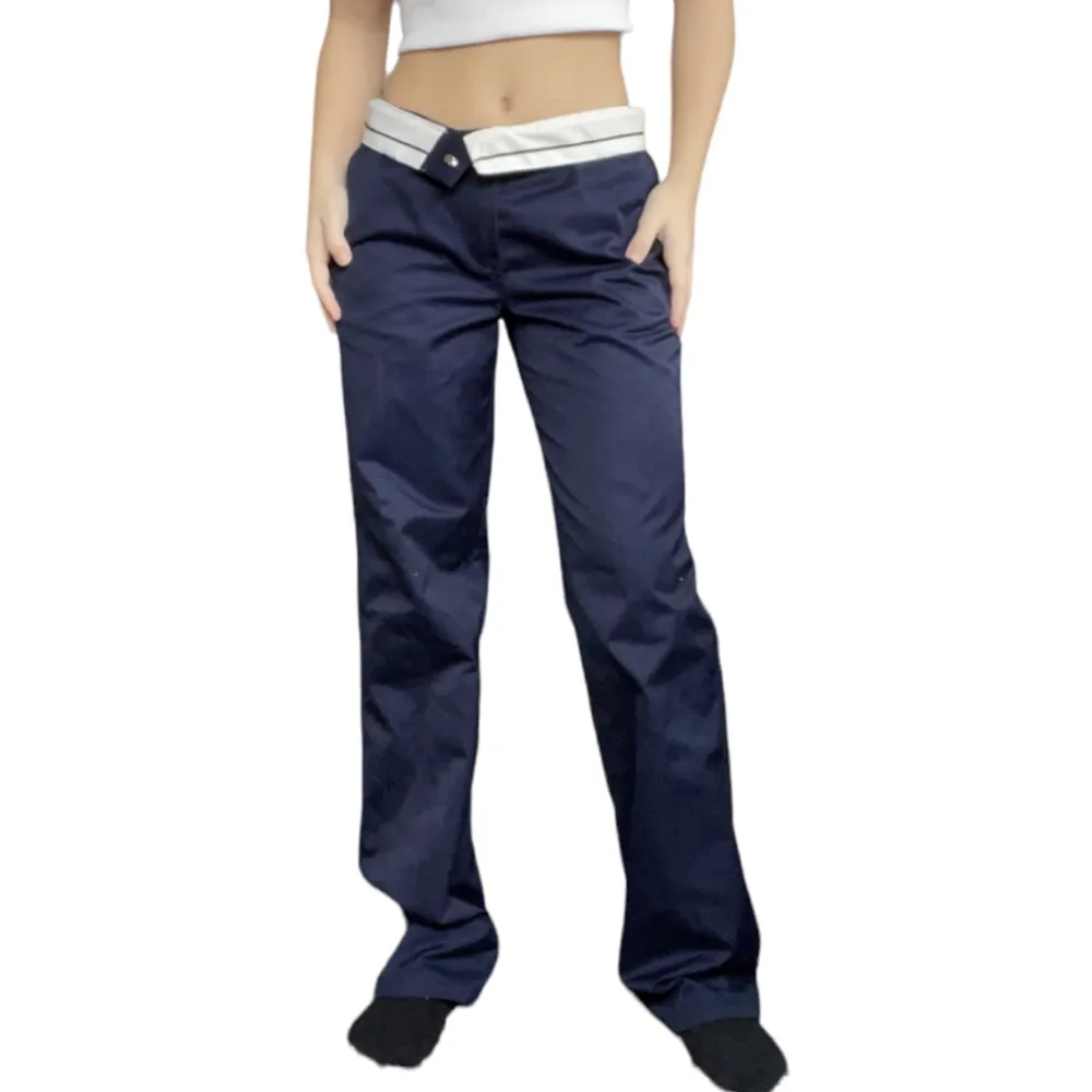 Dupe till dickies💕 marinblå och assnygga! Mått: midja=37cm, Innerben=72cm. Jeans & Byxor.