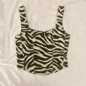 Glittrig zebra topp från H&M!🖤⚡️🦓⚡️