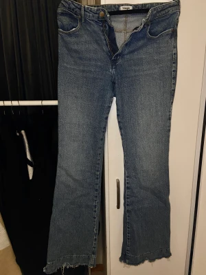 Wranger byxor (flare) - Köpt på Carlings W28 L32 Flare byxor Något år gammla Nypris 979 kr