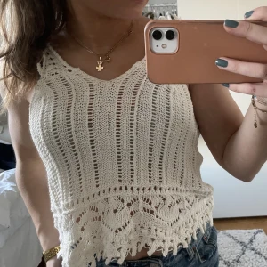 Broderat linne - sött litet broderat linne från mango