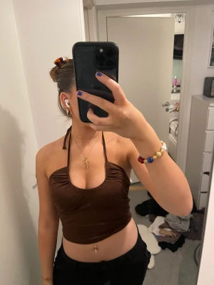 brun topp - Från bikbok i storlek S varsamt använd med justerbara band 🫶🏼