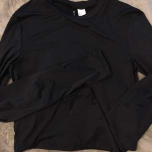 Basic svart tröja/topp från hm i storlek S 40 kr