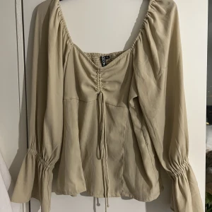 Pieces tröja  - Snygg tröja som inte har använts många gånger 