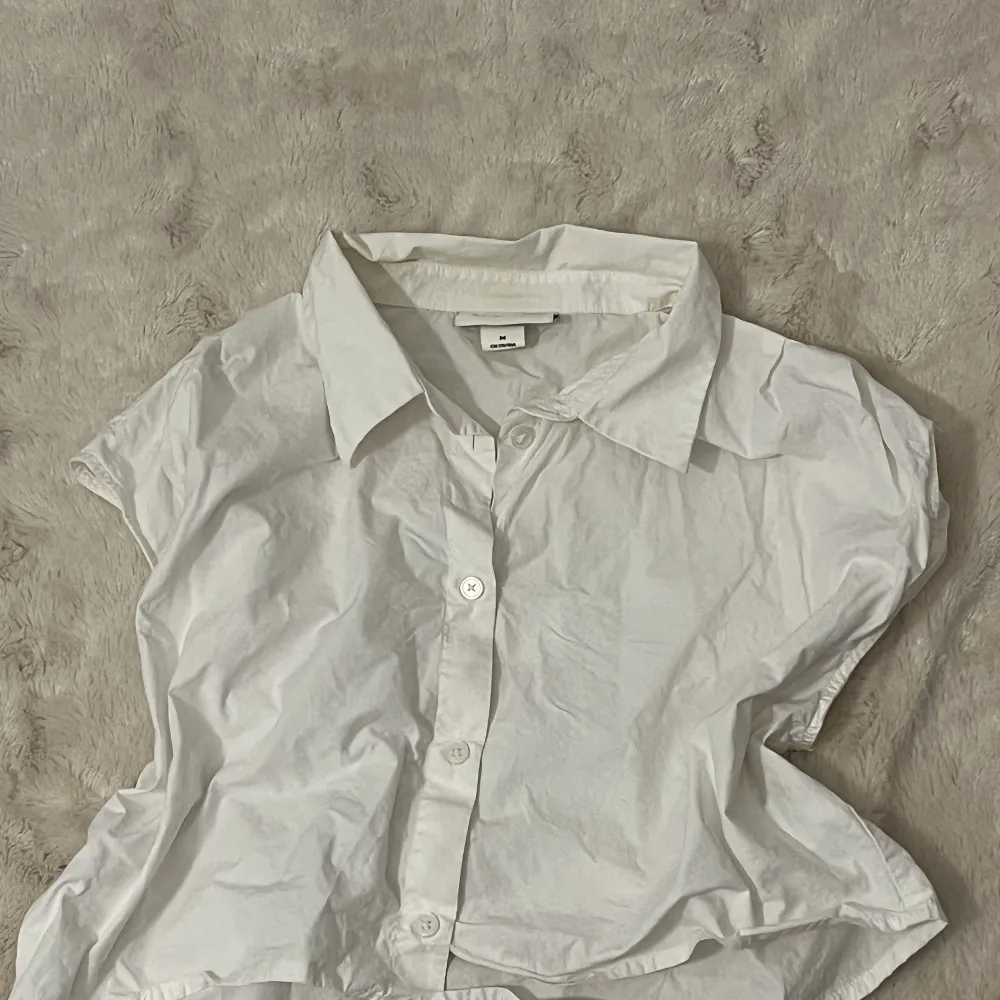 Kan användas som skjorta men också ha den under nått så man får en fin krage💕. Blusar.