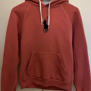 Super fin hoodie från Ralph lauren. Köpt för 1500kr