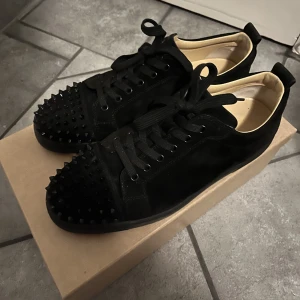 Louis Junior Spikes Flat - Storlek 44.5  Kvitto samt box finns Bra skick!