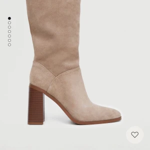 Boots från mango - Säljer mina superfina boots från mango i storlek 37. Endast använda en gång så de är i väldigt fint skick💓💓