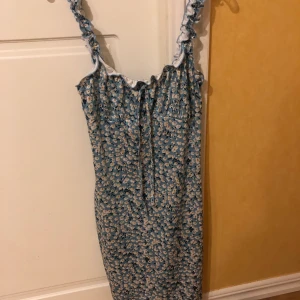 Klänning - Fin tajt klänning från Shein