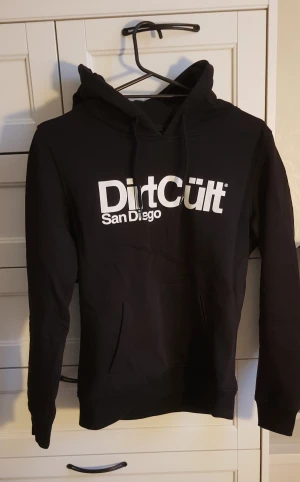 Dirtcult hoddie  - Lite använd