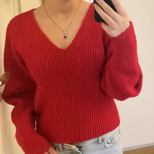 Röd stickad tröja från h&m i storlek xs