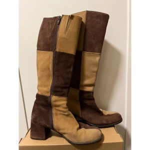 Mockaboots vintage 90s - Mocka stövlar/boots från 90-talet. Storlek 37 - 38