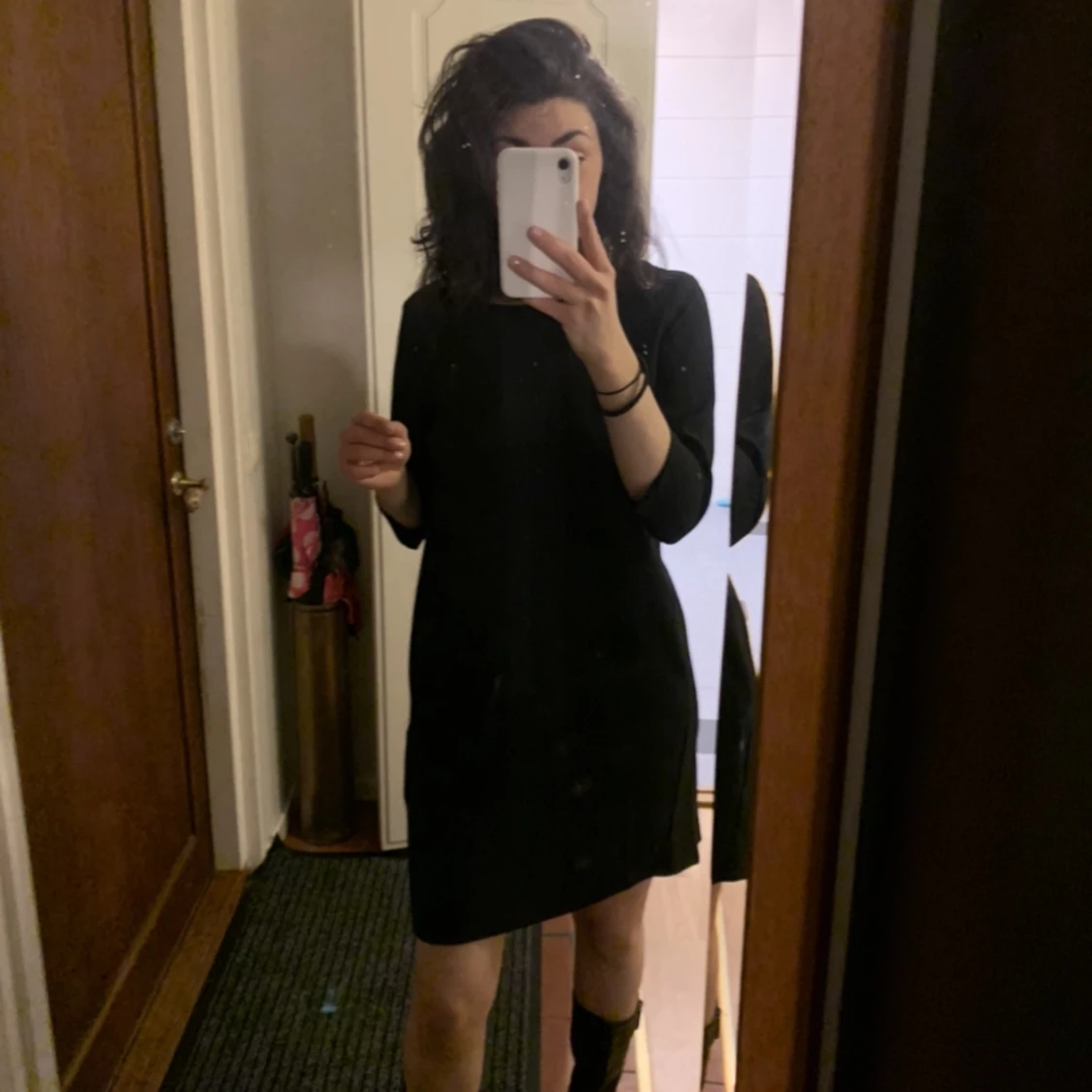 Underbar svart vila klänning