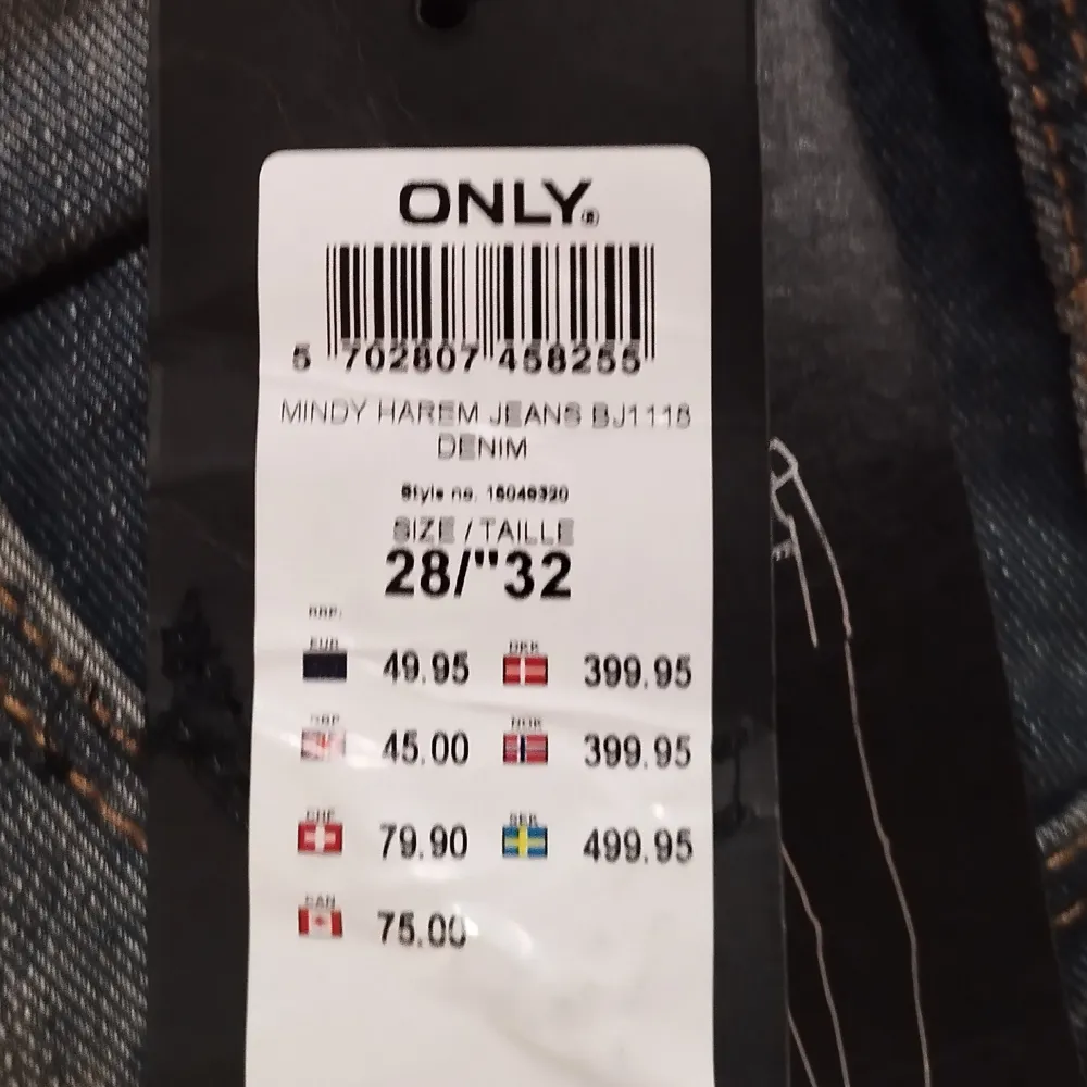 Baggy jeans från Only.  Modell: 